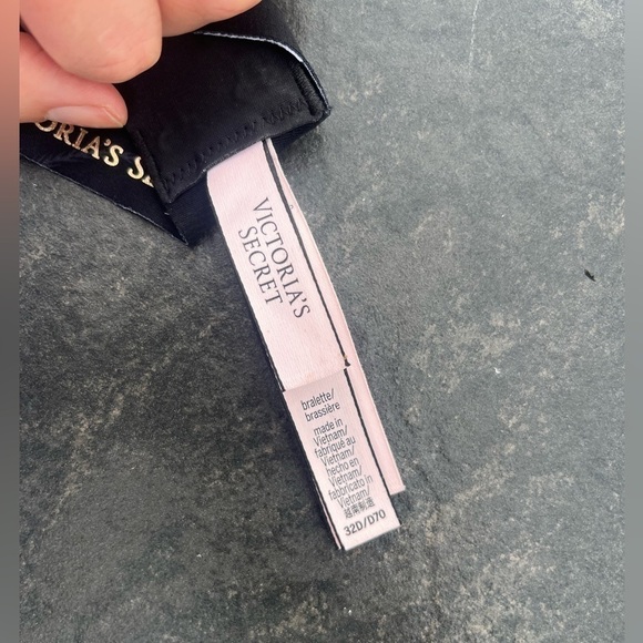 Victoria’s Secret Bra - Picture 4 of 6